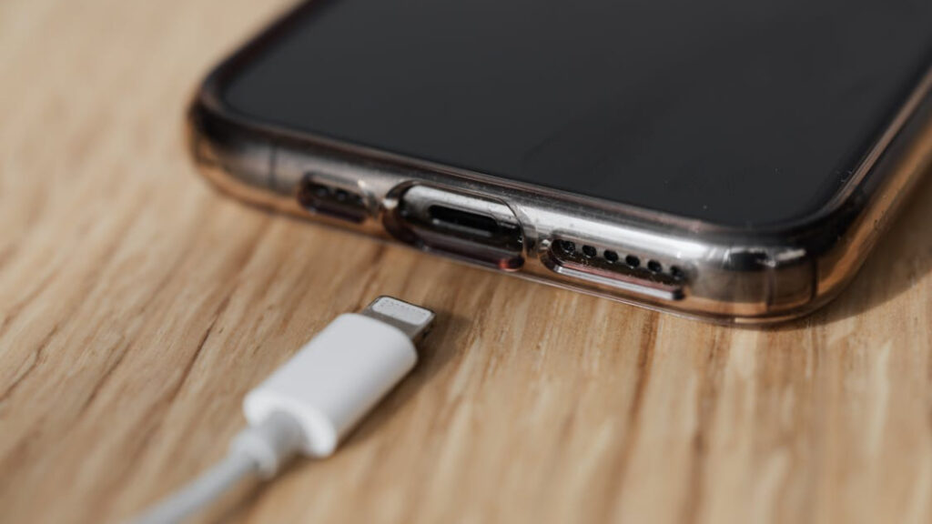 Apple Exec Confirms iPhones Will Get USB-C Ports